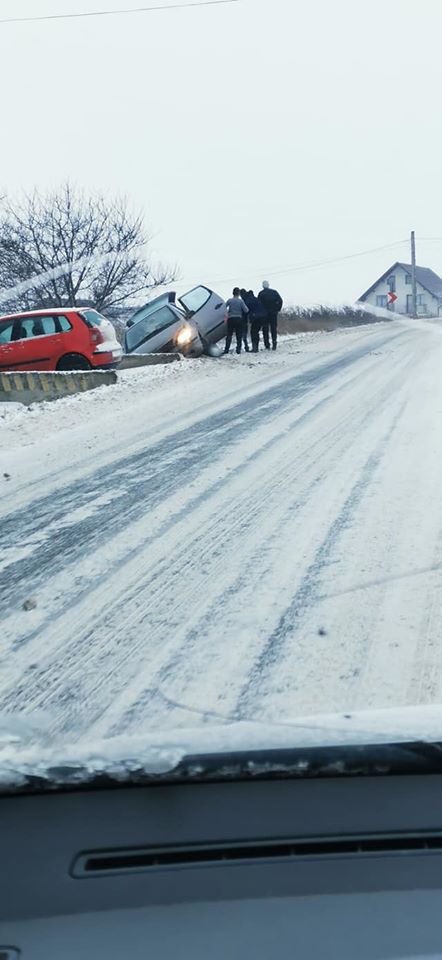 Probleme Pe Drumuri După 24 De Ore De Ninsoare șoferi Ajunși In