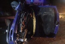 Tineri răniți după ce mașina în care se aflau s-a izbit într-un cap de pod