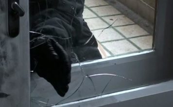 Spargere cu prejudiciu de 7.000 de lei, în timp ce proprietarul casei era internat în spital