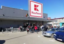Bătaie pentru un loc de parcare, la un supermarket din Suceava