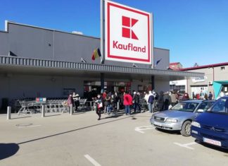 Bătaie pentru un loc de parcare, la un supermarket din Suceava