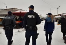 Polițiștii au intervenit pentru a scoate o femeie din mâinile soțului violent