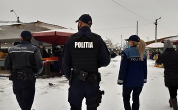 Polițiștii au intervenit pentru a scoate o femeie din mâinile soțului violent