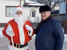 Moș Crăciun și primarul Gheorghe Fron