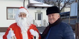 Moș Crăciun și primarul Gheorghe Fron