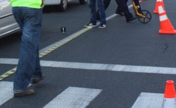 Fată de 13 ani, lovită pe trecerea de pietoni de mașina unui șofer de 81 de ani