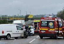 Un rănit și două vehicule avariate după ce o autoutilitară a derapat pe contrasens