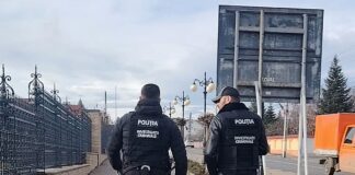 Bărbat găsit mort pe terasa unui magazin sătesc