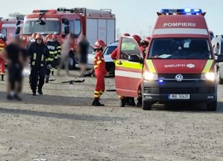 Copil lovit de o mașină în timp ce traversa strada