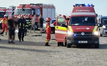 Copil lovit de o mașină în timp ce traversa strada