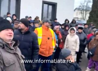 Protest la Salcea, peste 100 de oameni s-au strâns miercuri la primărie VIDEO